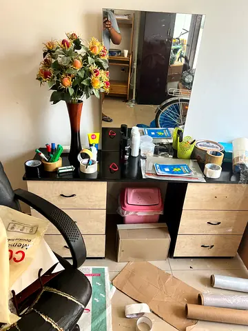 Dressing table with Mirror