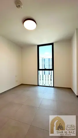 🏡 للإيجار السنوي في الشارقة – الجادة استوديو مميز داخل مشروع سكني حديث وراقي، مناسب للأفراد ويتميز بتشطيب عصري وموقع حيوي قريب من جميع الخدمات.