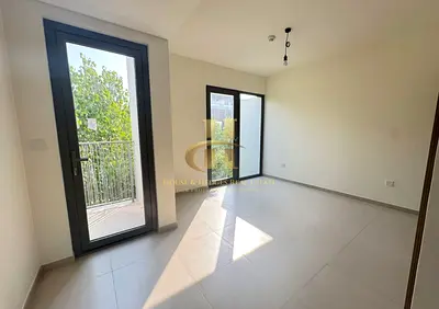 BRIGHT UNIT | LANSCAPED | READY TO MOVE IN