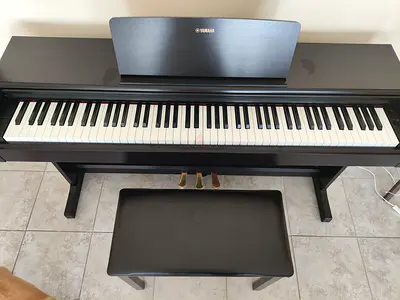 Yamaha YDP-105R Digital Piano – Like New