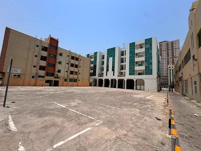 قطعة أرض سكني تجاري المساحة 929 متر مربع تصريح بناء أرضي + 3 طوابق + 15 موقف