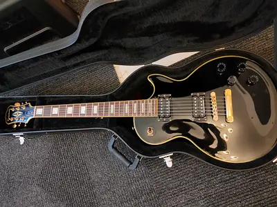 Epiphone Lp with amp head cab.