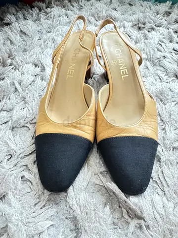 Chanel beige leather slingback flats with black cap toe, size unknown