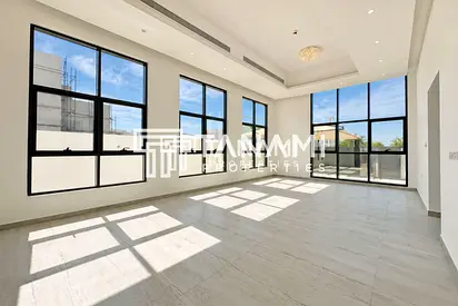 Spacious Villa High Quality Soon to be Vacant