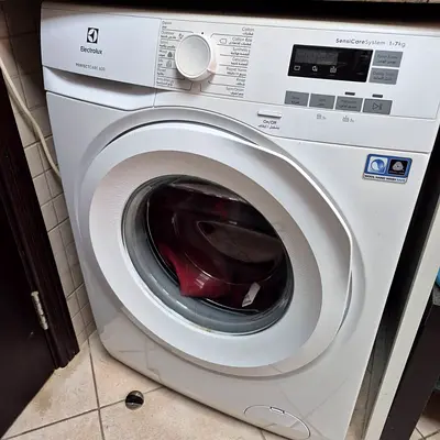 Electrolux front-load washing machine 7kg - good condition