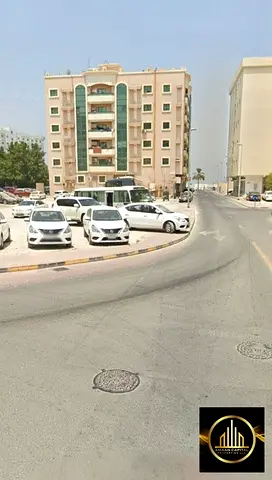 ارض تجاري سكني زاويه شارعين (G+6)قريبه من كورنيش عجمان تملك حر