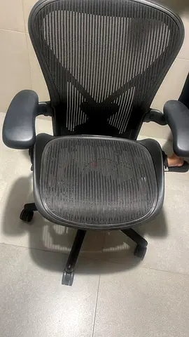 Selling Herman Miller Aeron classic size B fully loaded