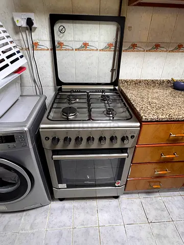 Used freestanding gas cooker with oven - good working condition