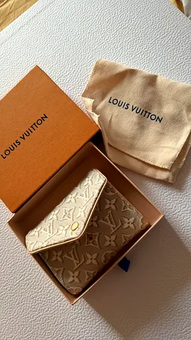 Louis Vuitton Victorine Wallet – Excellent Condition – Full Set