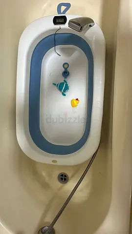 Foldable baby bathtub with temperature gauge