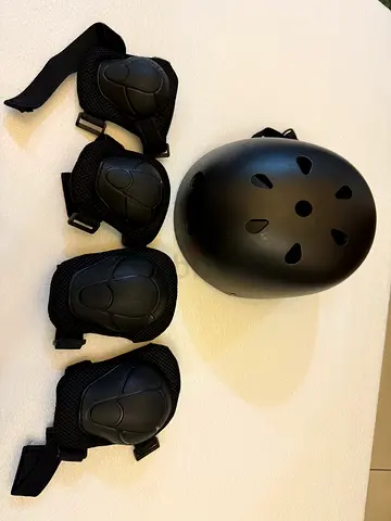 Black Skate Helmet with Knee and Elbow Pads Set - Excellent  Condition, NEVER USED