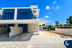 3,294 Plot | On Park | Best Location