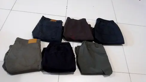 Lot of 6 men’s trousers and jeans - assorted sizes and colors
