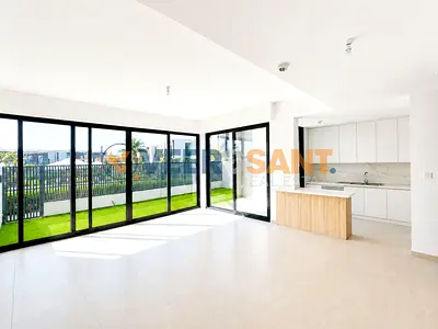 Large Corner Layout | Pool View | Vacant 31st AUG