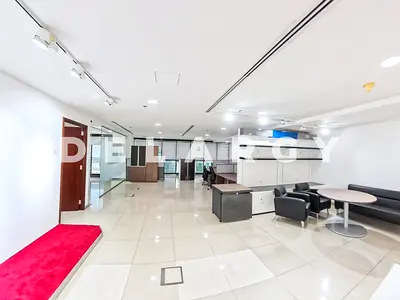Large Space | Community Expert | Fitted | Grade A