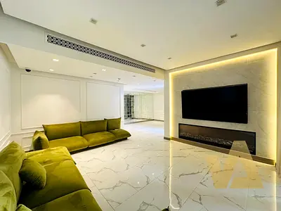 Distriss sale | Call Now | Next to Park