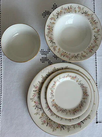 Royal Doulton 97 piece Dinner Service for sale