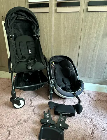 Yoyo stroller with car seat and adapter in very good condition