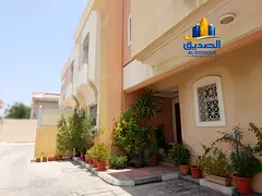 Spacious double story 5 BHK Villa maid room driver room Close to macca mole Rent 110k