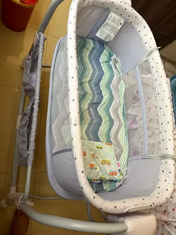 Electric baby crib