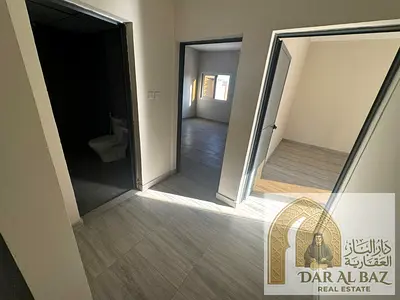 شقه للايجار السنوي بالمجاز2 غرفتين وصاله 2حمام اول ساكن بنايه مجدده بالكامل بجوار سيتي ستنتر الشارقه