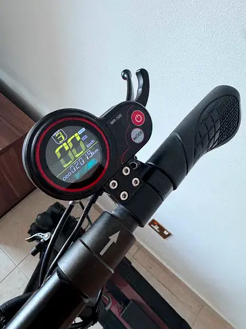 E-10 Electric scooter with digital display - good condition battery life also very good