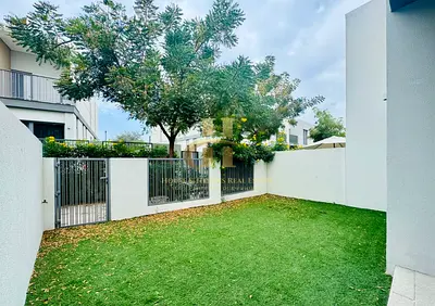 OPPOSIT TO POOL | EXCLUSIVE | VACANT IN AUGUST
