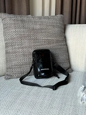 Balenciaga Small Black Crossbody Phone Pouch super master quality