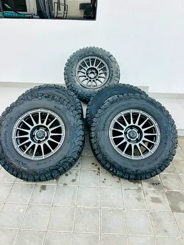 Jeep wrangler original lenzo wheel
