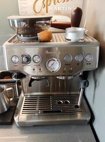Breville stainless steel espresso machine with grinder (good condition)