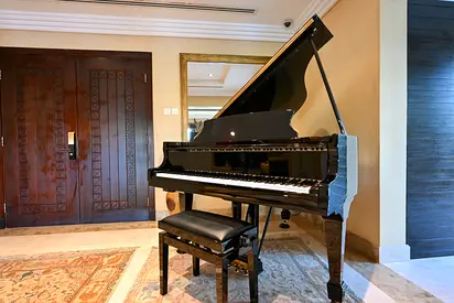 Steinway Model M Grand Piano | Polished Ebony, with QRS Player System