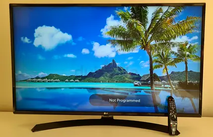 LG 43-inch 4k Ultra HD LED Smart TV-Like new