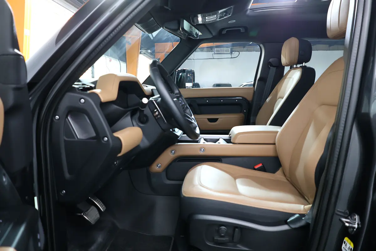 Land Rover Defender 2025
