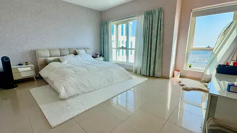 Large 2 Bed + Maid | Lake Point | High Floor