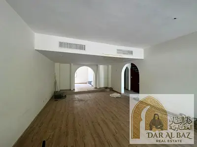 فيلا للايجار السنوى بالشارقه | على كورنيش الشارقه | مساحه واسعه | مع حديقه داخل الفيلا | قريبه من الكورنيش مباشره
