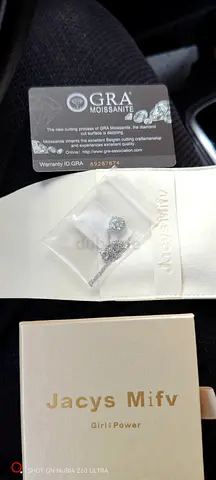 moissanite stud earrings with certificate (Jacys Mifv box)