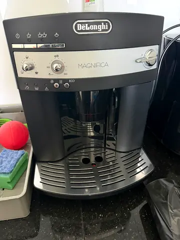 DeLonghi Magnifica Esam 3000b-Automatic Espresso Machine - Good Condition
