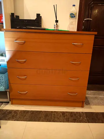 Light wood 4-drawer chest/dresser in good condition