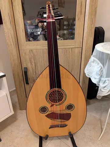 Arabic Oud - Handmade Oud in Good Condition