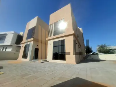 Spacious 5 Bedrooms Standalone Villa | Single Row