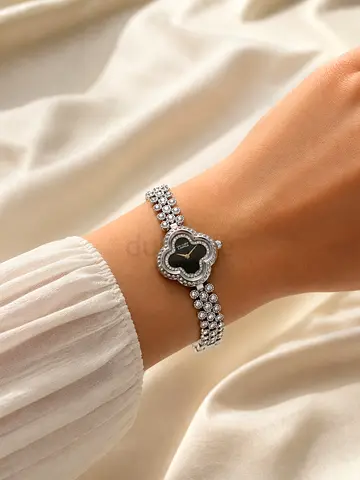 Elegant Ladies Diamond-Style Clover Bracelet Watch