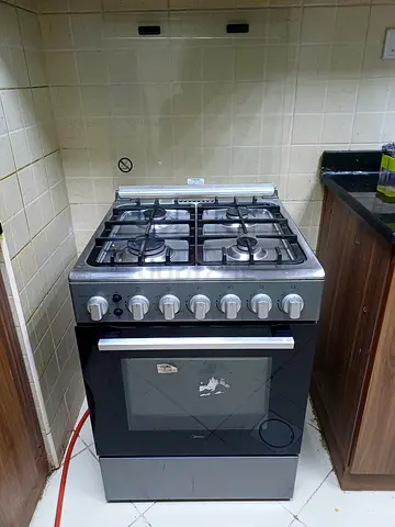 Used freestanding gas cooker with oven - 4 burners, stainless steel