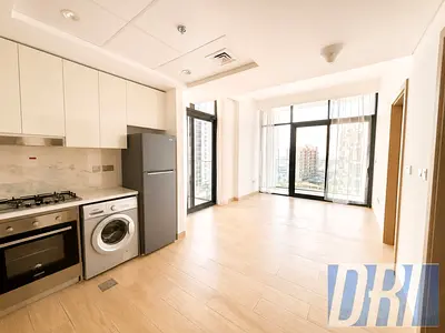Vacant | Corner Unit | Large 1BR