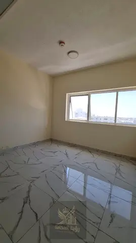 استوديو ثاني ساكن للإيجار في البوطينة مساحة ممتازة وتشطيب نظيف موقع حيوي قريب من جميع الخدمات جاهز للسكن 6 شيكات وتأمين مؤجل فرصة مميزة لا تعوض