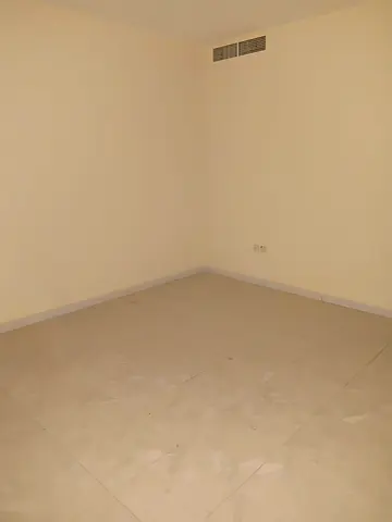 شقة للإيجار السنوي – المجاز 2 🏡 غرفتين وصالة 🛁 2 حمام | 🌅 بلكونة ❄️ تكييف مركزي | 🔥 غاز مركزي 💰 الإيجار السنوي: 36,000 درهم 💳 الدفع: حتى 6