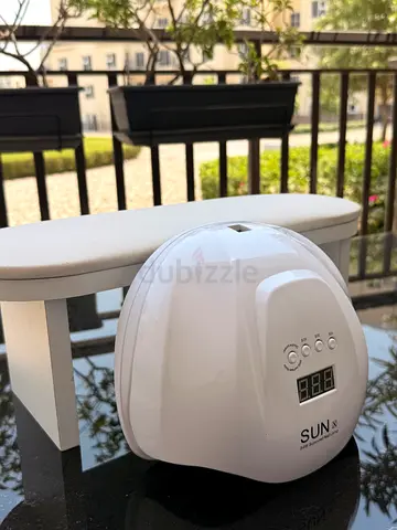 Nail UV lamp and hand rest table