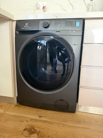 Electrolux 9/6kg washer and Dryer 2in1 very good condition
