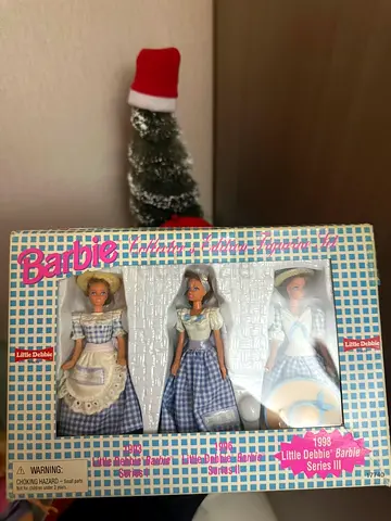 🎀 Barbie Collector Edition – Little Debbie Figurine Set (1997) 🎀