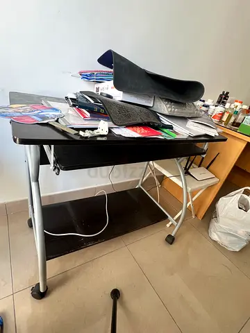 Computer desk with metal frame - good condition