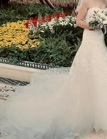 White bridal wedding gown with long train, size approx. UK 8-10
